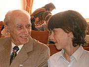 А.И. Лагутин и выпускник ДМШ А.Ожегов на церемонии вручения аттестатов в мае 2007 г.