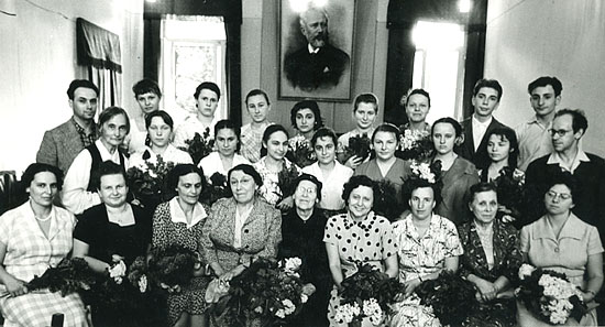 Выпускники и преподаватели фортепианного отделения ДМШ при училище, 1961 год