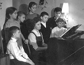 В.И. Сосунова с классом. 1963 или 1964 год
